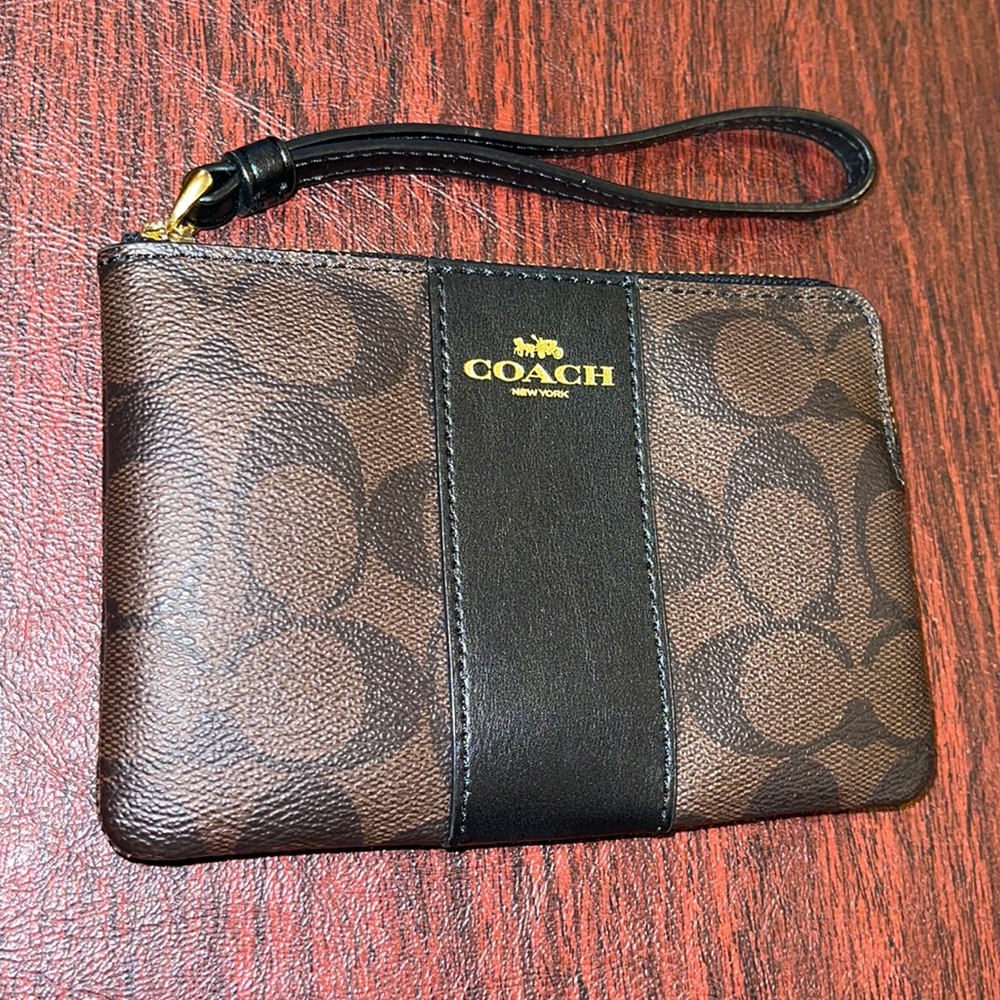 COACH Small Wristlet
